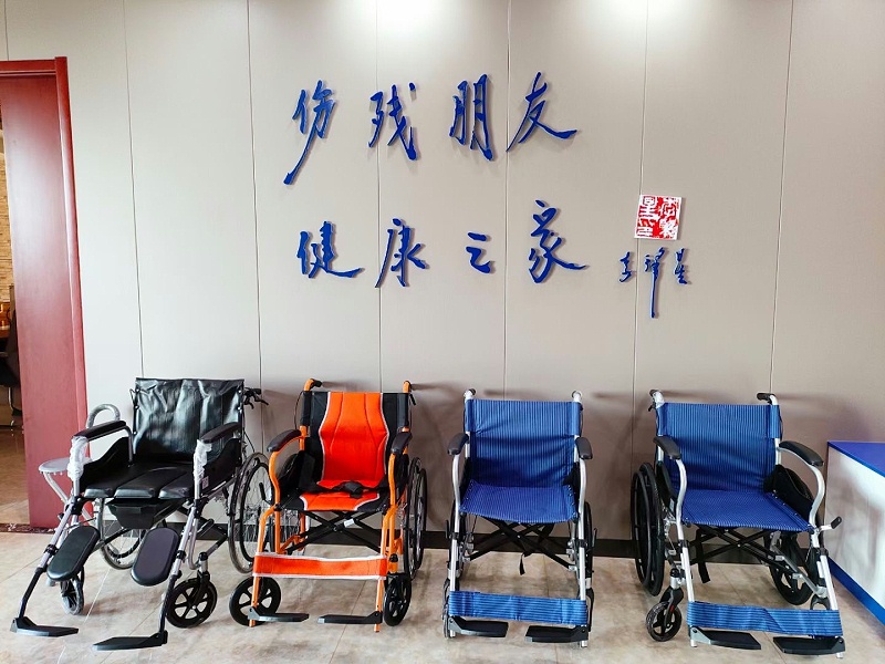恩德萊董事長一行蒞臨「恩德萊鄭州愛心店」參加疫后市場規劃座談會