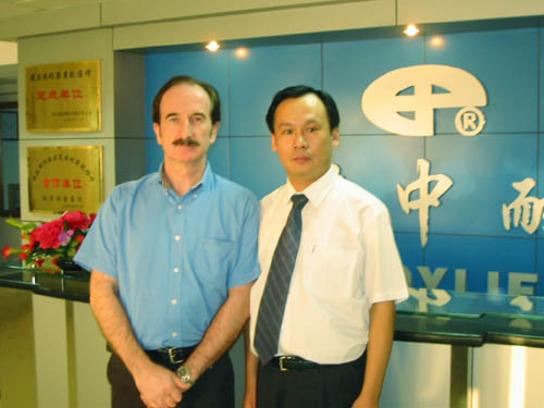2004年9月16日至21日，假肢矯形器專家科爾先生來到北京。
